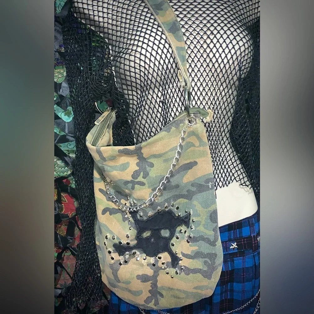 True Vintage 90s Mall Goth Camo Skull Bag - Picture 3 of 9
